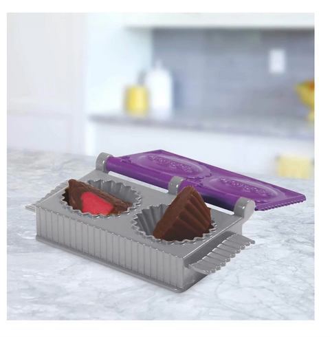 Play-Doh Candy Delight Playset – 13-Piece Sweet Maker (Damaged Box)