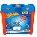 Hot Wheels Track Builder Deluxe Stunt Box – Portable 15‑ft Track Case with Curve Pieces, Launchers & 2 Cars for Stunt Racing Play – Ages 6+ 
